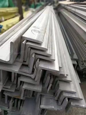 Barre d'angle en acier au carbone perforée équilatérale 200x200x12 V