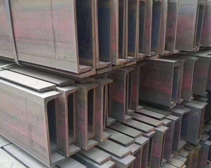 Profiles doux Gi galvanisé En S235jr S275jr S355jr A36 Ss400 Purlin Structural C U Chanage en acier à faible teneur en carbone 3