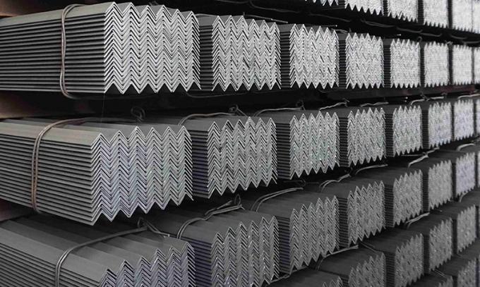 Barres d'angle en acier au carbone perforé en acier doux ASTM A213, A312, ASTM A269 3