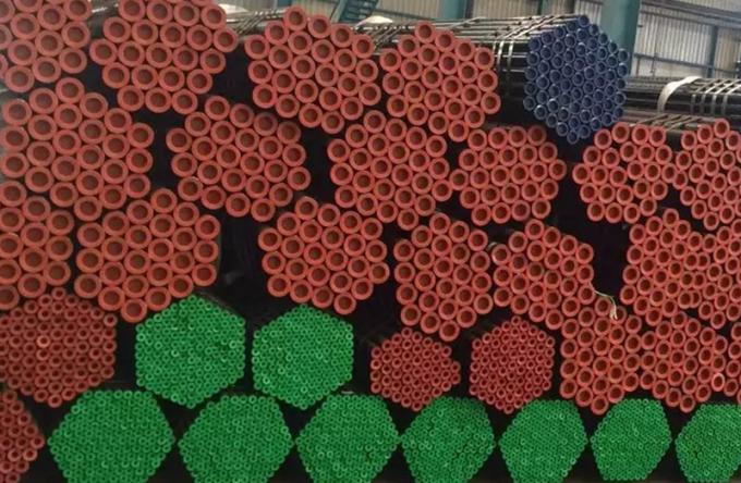 Bonne qualité ASTM A106 / API 5L Sch 40 Sch 80 Sch120 Pipe sans soudure en acier peint en noir Prix du tuyau en acier au carbone 4